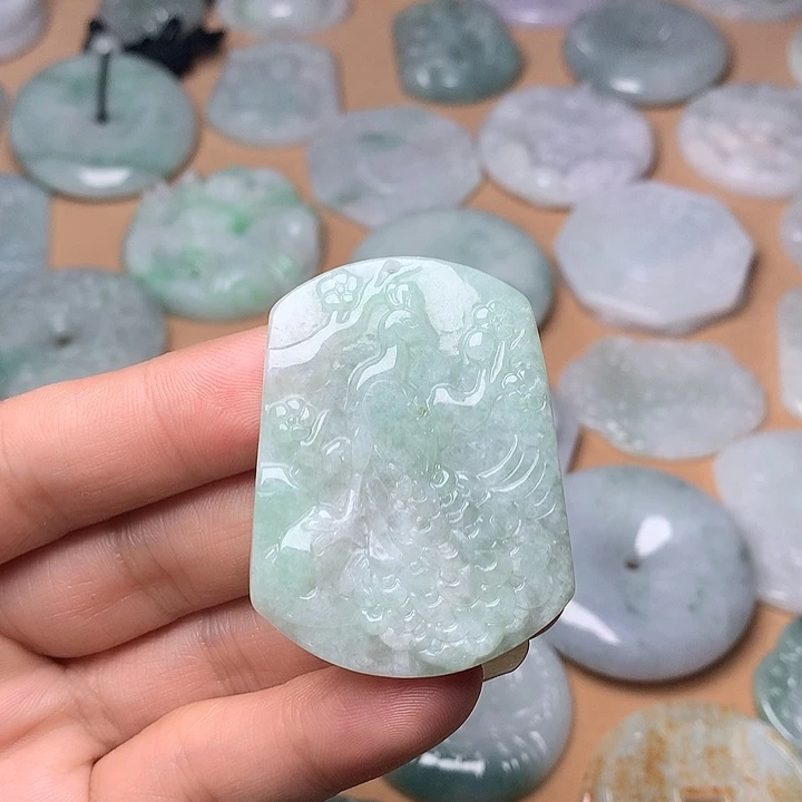 翡翠未镶嵌颈饰凤凰