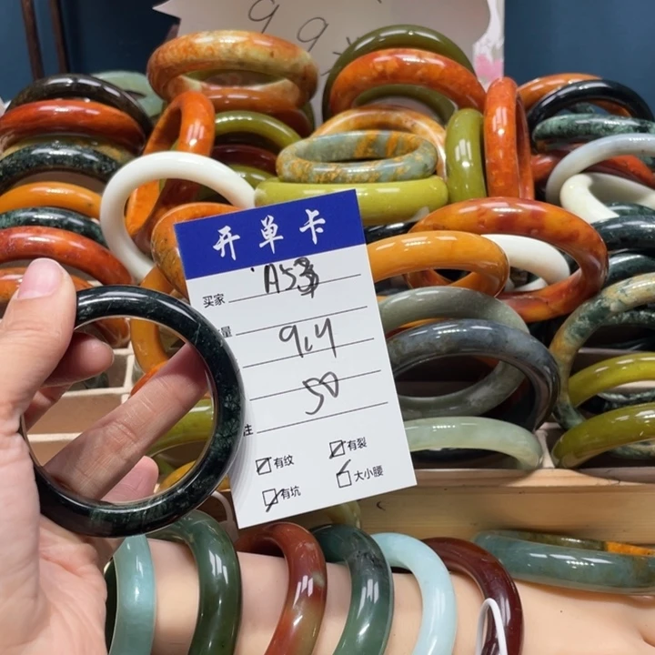 蛇纹石玉手镯未镶嵌?****
