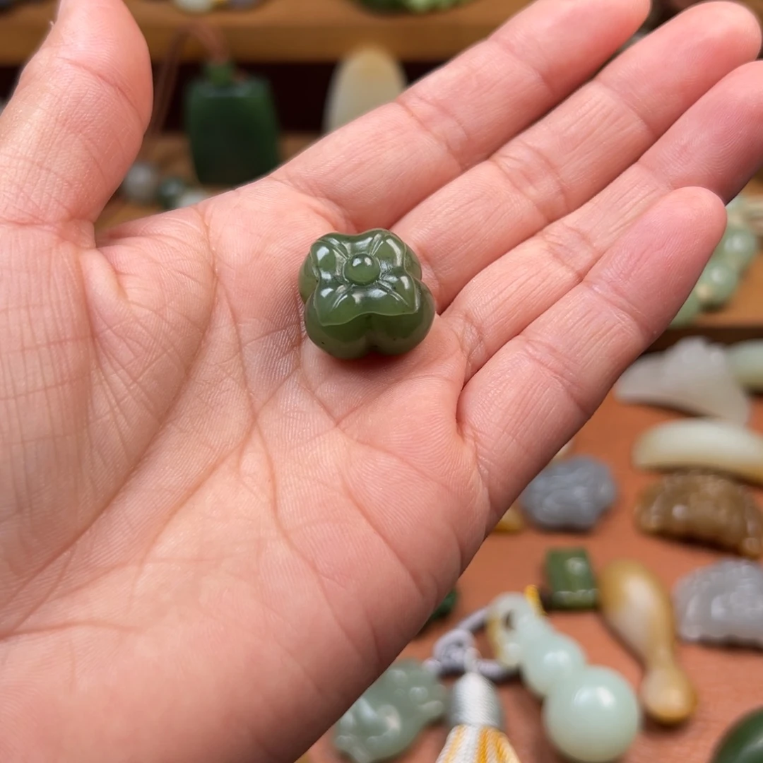 S***o和田玉未镶嵌颈饰