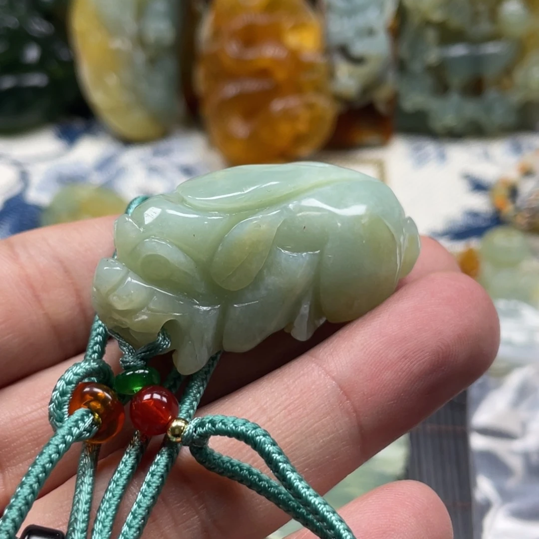 蛇纹石玉颈饰未镶嵌吊坠