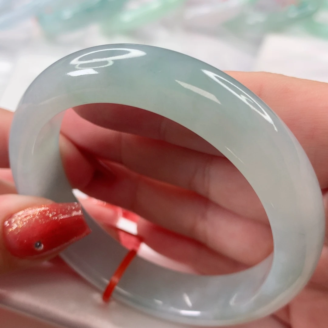 翡翠手镯未镶嵌54.7圈口 天空蓝