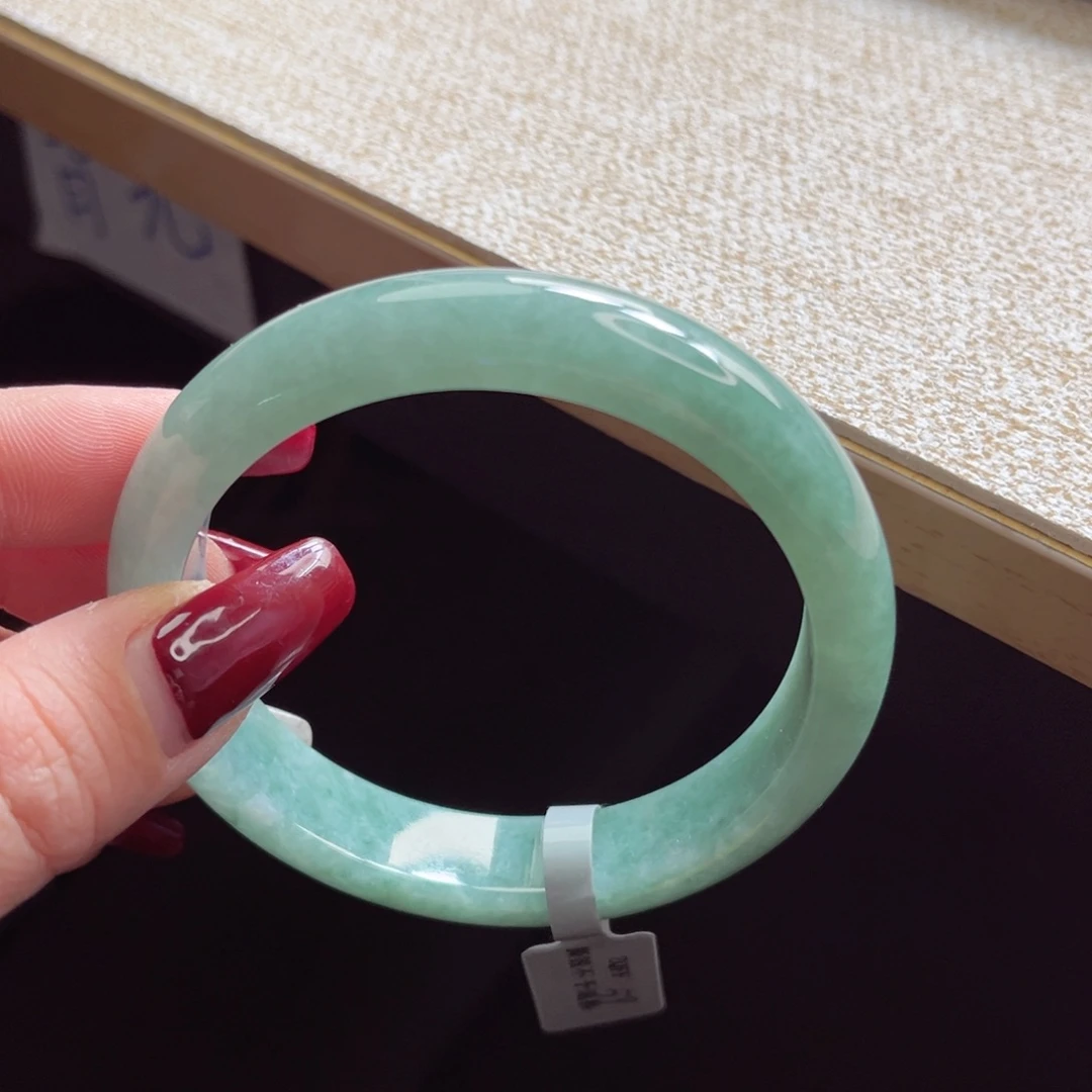 翡翠手镯未镶嵌手镯