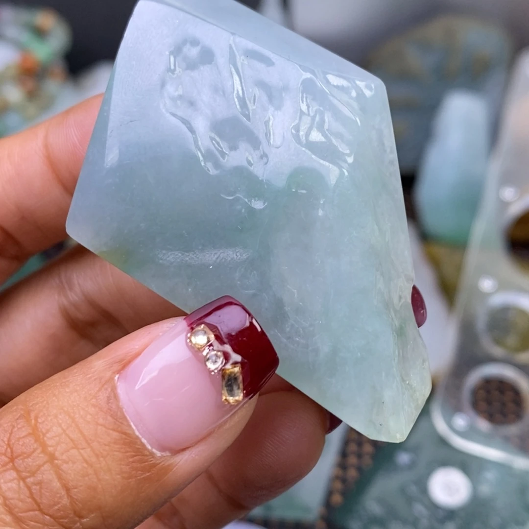 翡翠颈饰未镶嵌新****架翡翠