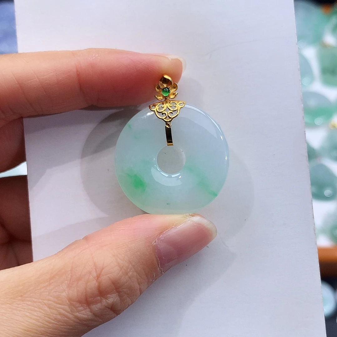 翡翠18K金镶嵌颈饰翡翠吊坠