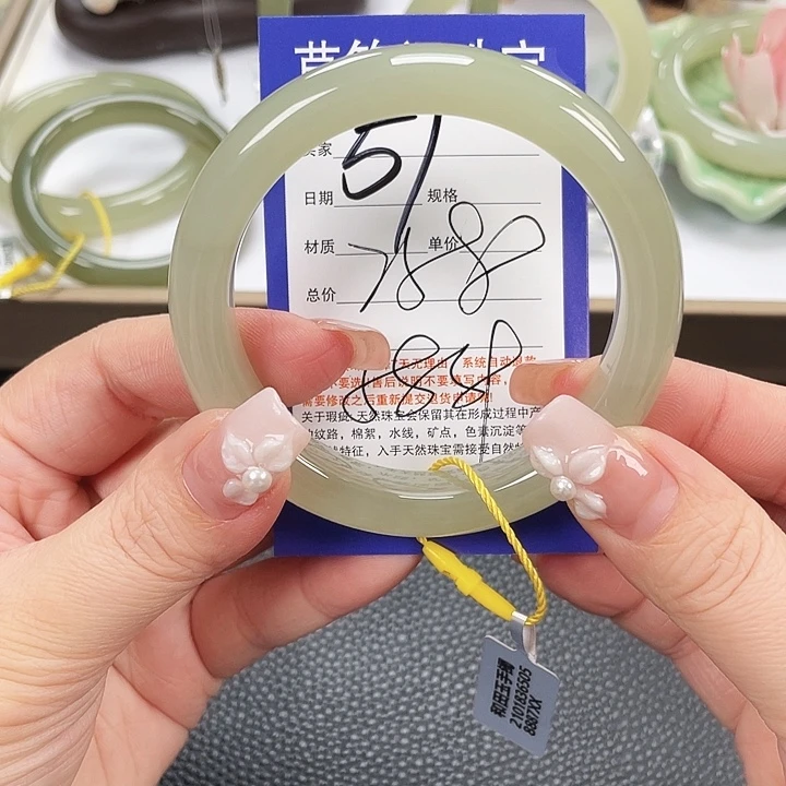 和田玉未镶嵌手镯