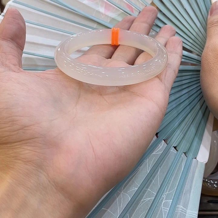 玛瑙/玉髓手镯未镶嵌发**女