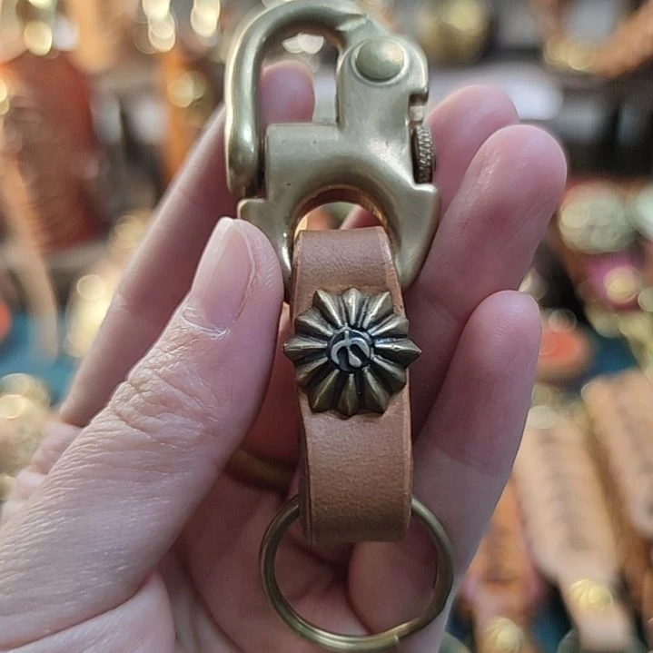 铜铁合金类海军钩鹰花钥匙扣