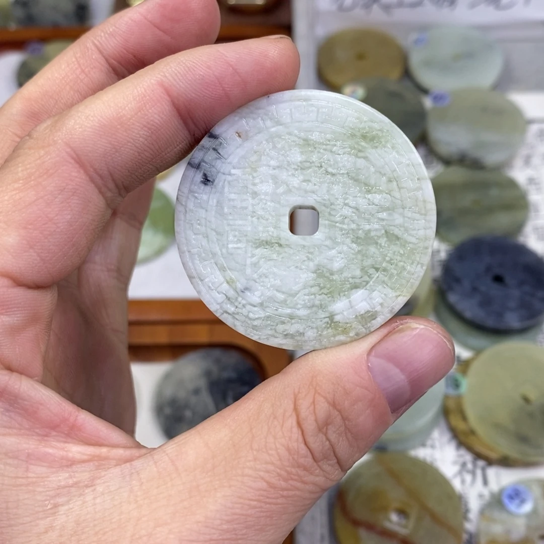 岫玉未镶嵌颈饰岫玉山鬼花钱吊坠