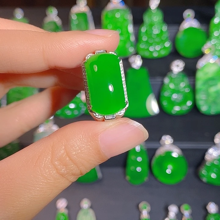 翡翠银S925镶嵌戒指是