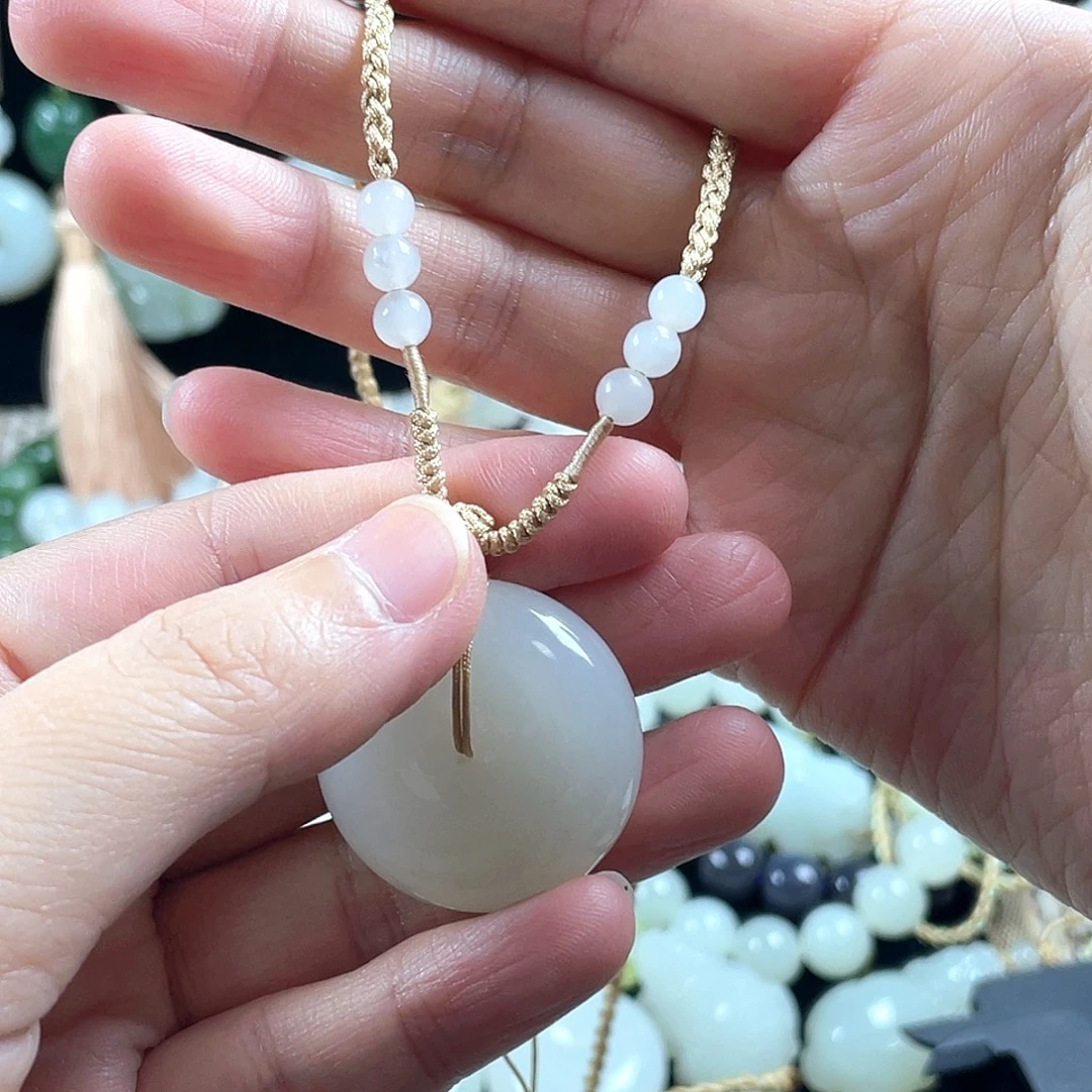 好***品和田玉未镶嵌颈饰