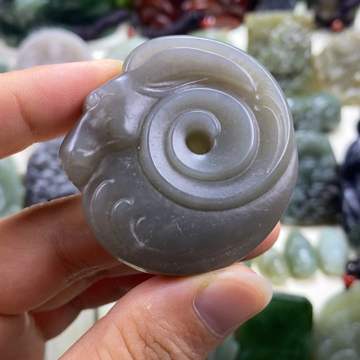 颈饰未镶嵌和田玉
