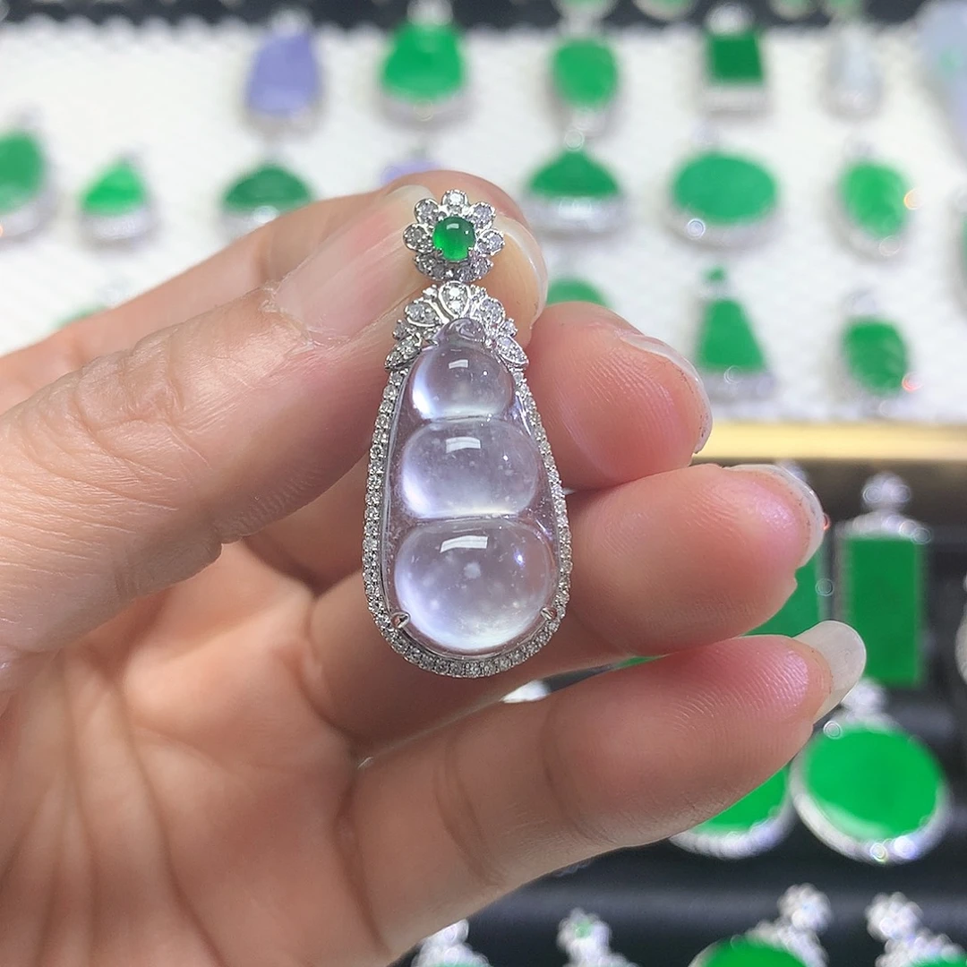 颈饰18K金镶嵌翡翠吊坠