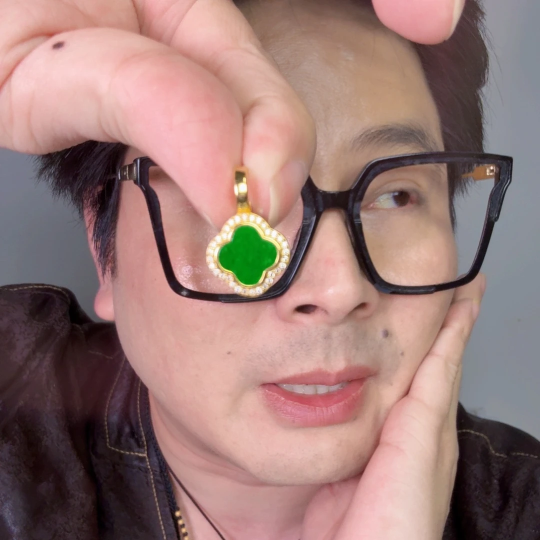 颈饰未镶嵌翡翠一件