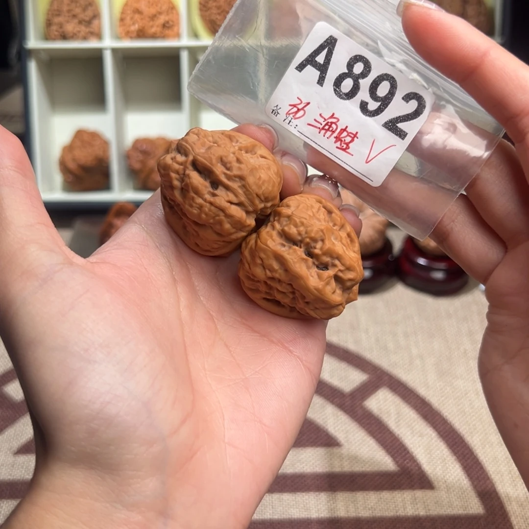 36四开背三角蛙文玩核桃