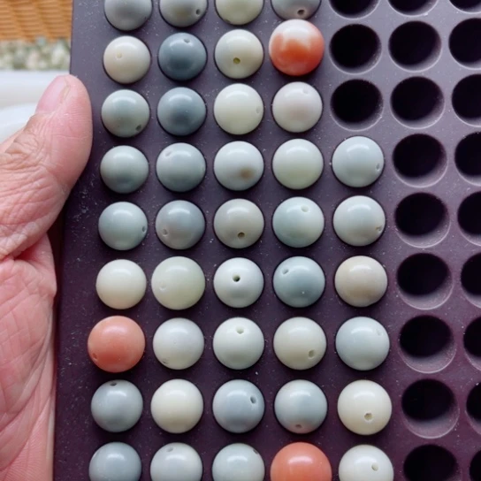 白玉菩提吊坠瑕疵13灰圆珠46颗