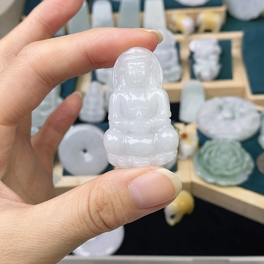 烟***情翡翠未镶嵌颈饰观音（不退货）