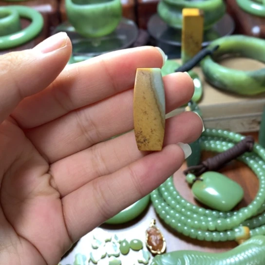 岫岩河磨玉（透闪石质玉）未镶嵌颈饰