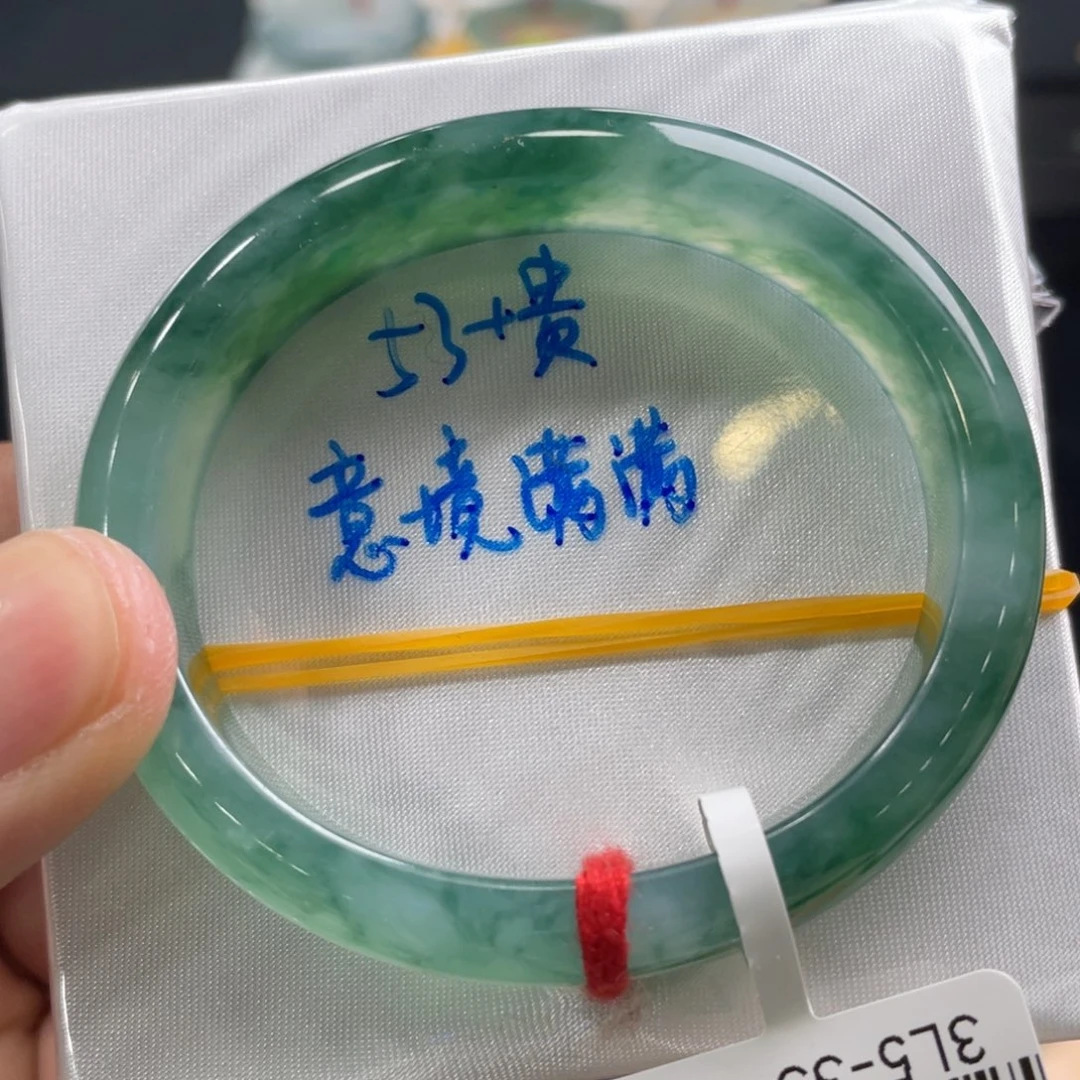 翡翠手镯未镶嵌翡翠手镯