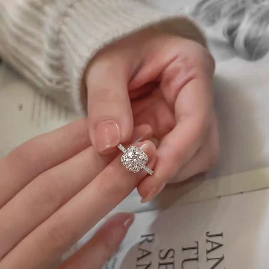 925银莫桑石银制品 925银方包戒指结婚经典时尚轻奢百搭镶嵌银色