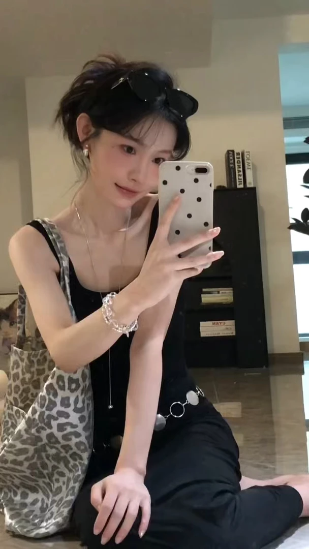 2025夏季新款时尚连衣裙气质显瘦洋气休闲百搭性感辣妹外穿连衣裙