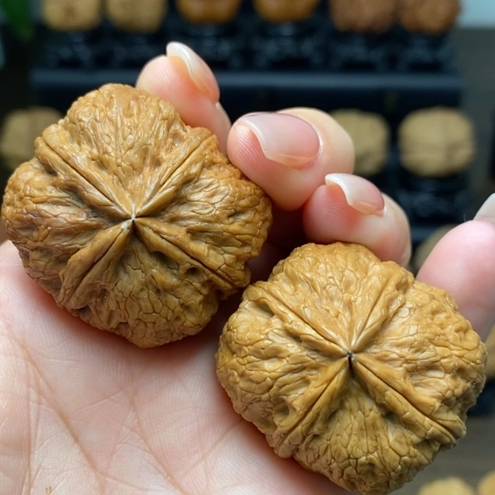 文玩核桃吊坠密石四棱