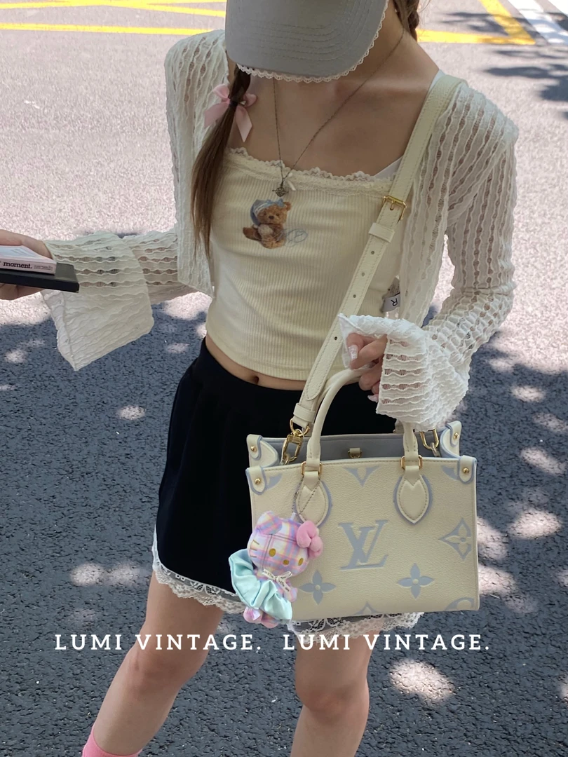 95新 LouisVuitton/路易威登 蓝白压纹玉桂狗小号单肩包35684684