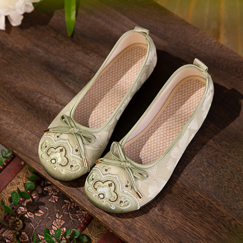 绣花鞋女2025年春季新款复古民族风素雅新中式舒适软底老北京布鞋