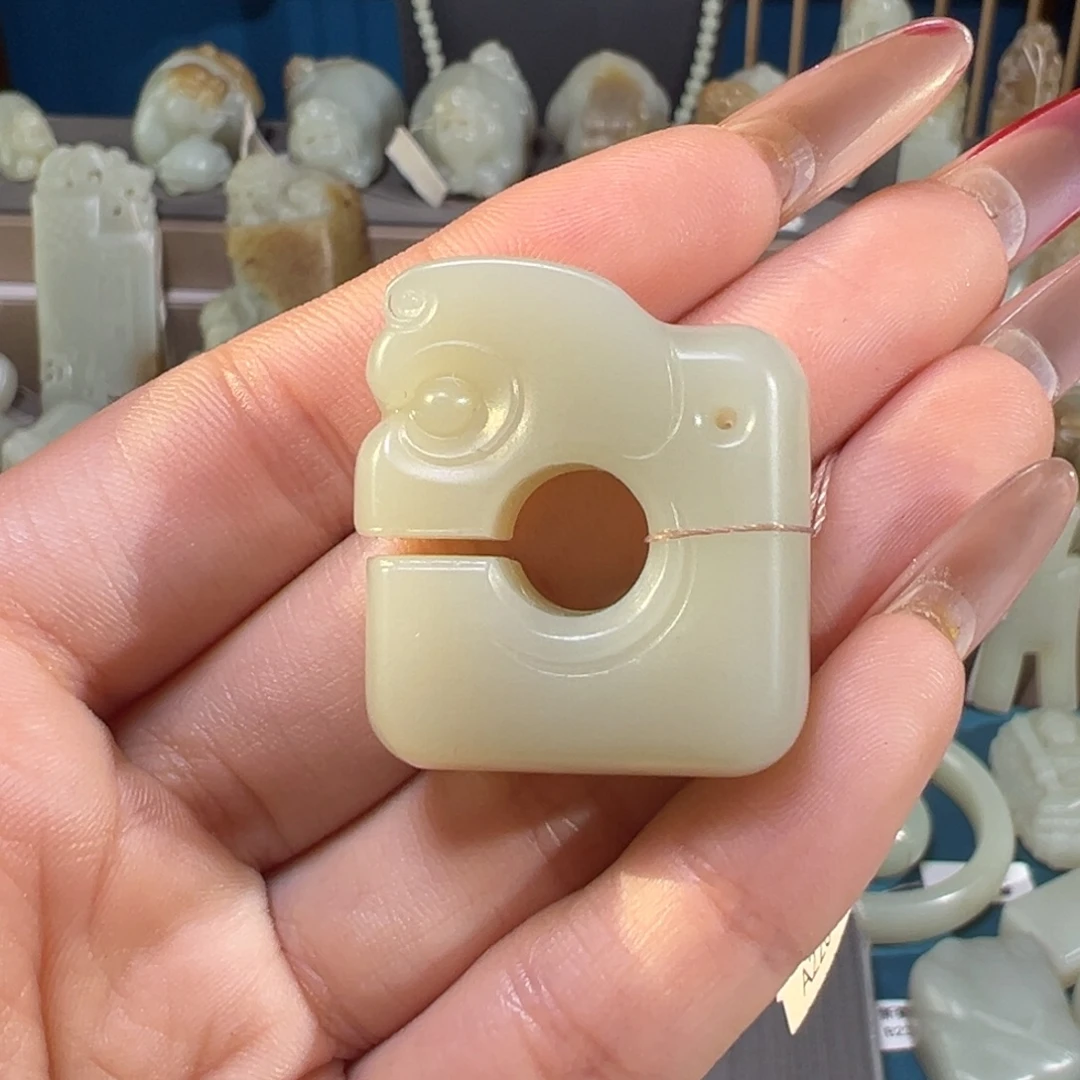 和田玉（糖玉）未镶嵌颈饰