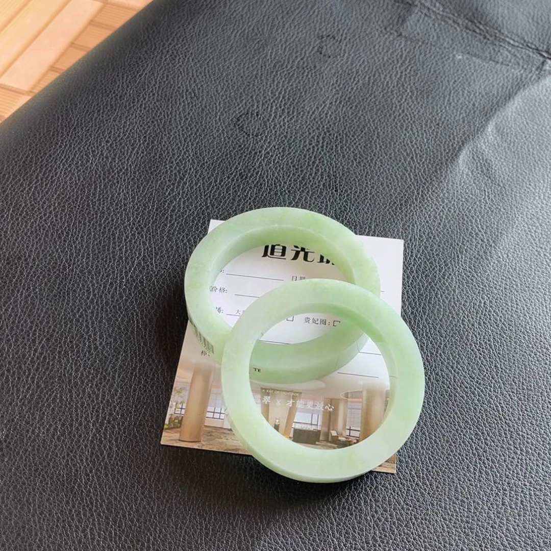 用***4定制翡翠未镶嵌手镯