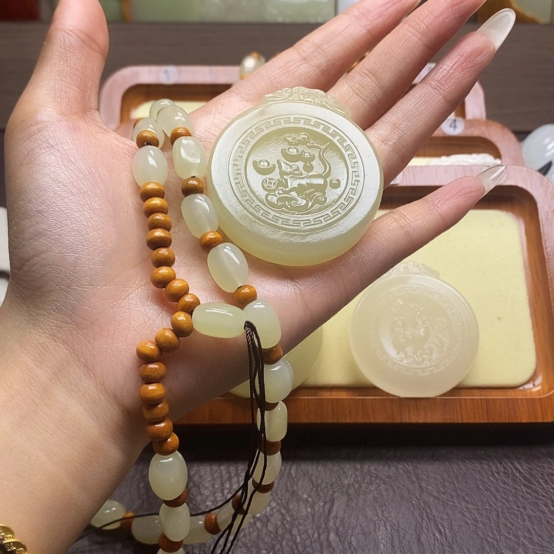 新疆昆仑山料方解石玉