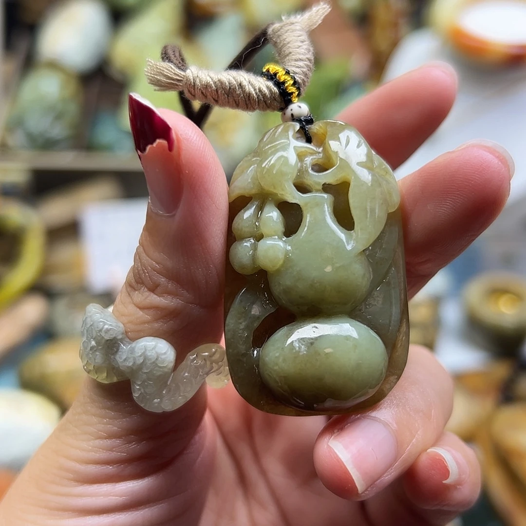颈饰未镶嵌岫岩老玉（透闪石质玉）老玉葫芦