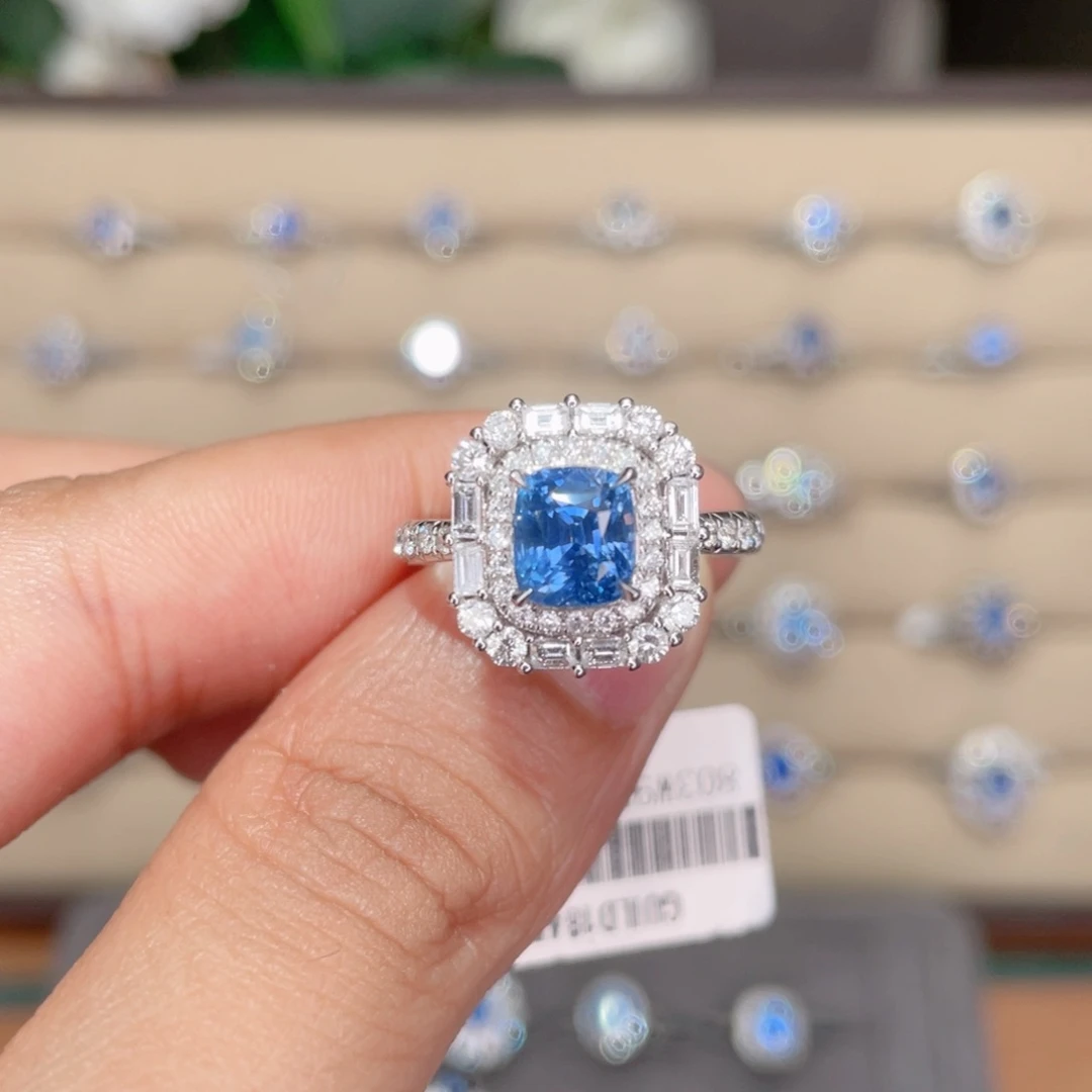 蓝宝石戒指18K金镶嵌2.66ct 无烧矢车菊