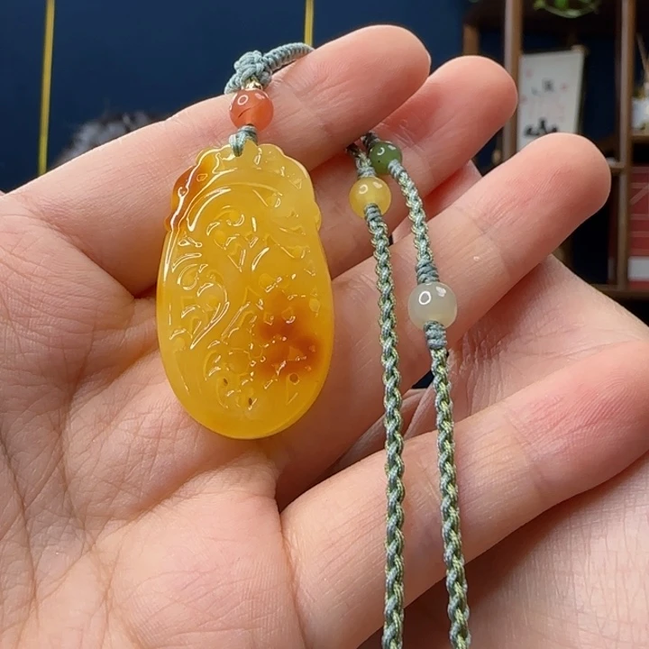 未镶嵌吊坠(赠链)蜜蜡