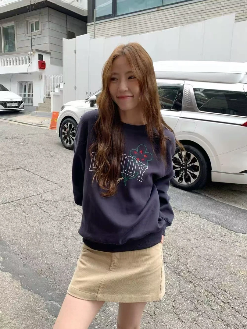 YD-韩系秋季新款韩系随性休闲简笔花朵刺绣字母印花宽松卫衣女