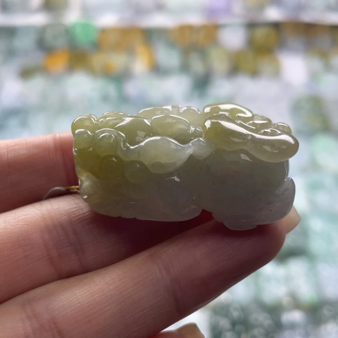 翡翠未镶嵌颈饰貔貅