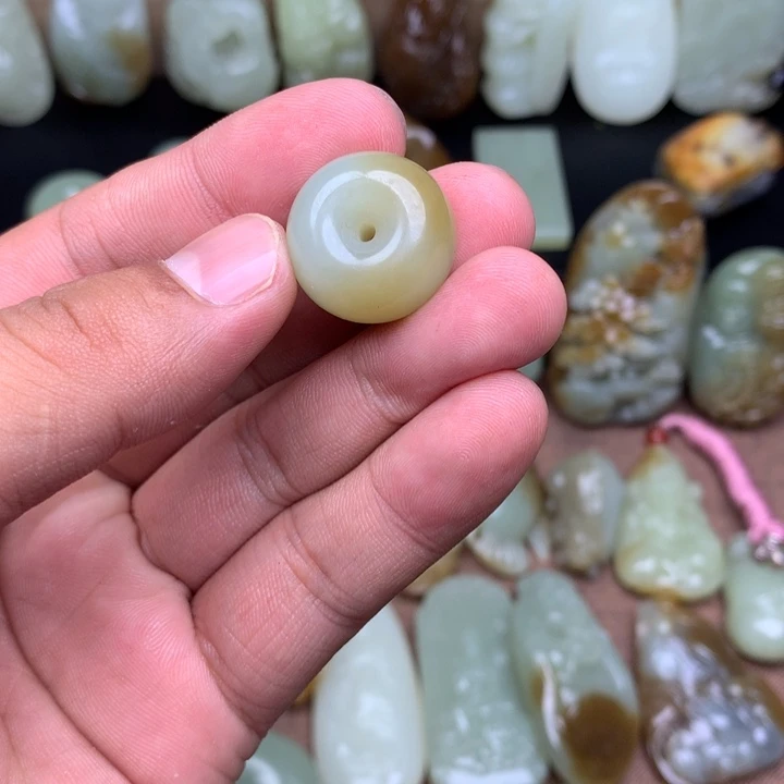 和田玉（糖玉）未镶嵌颈饰