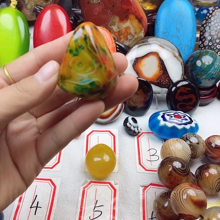 玛瑙/玉髓未镶嵌珠宝奇石