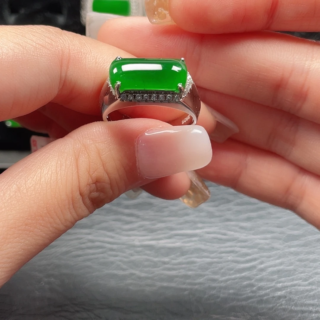 翡翠银S925镶嵌戒指没有运费险