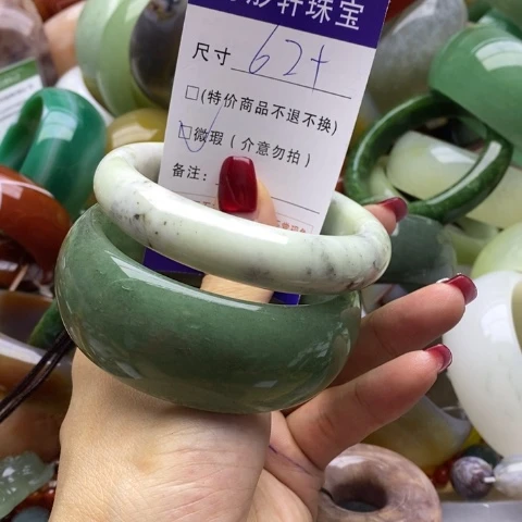 蛇纹石玉手镯未镶嵌