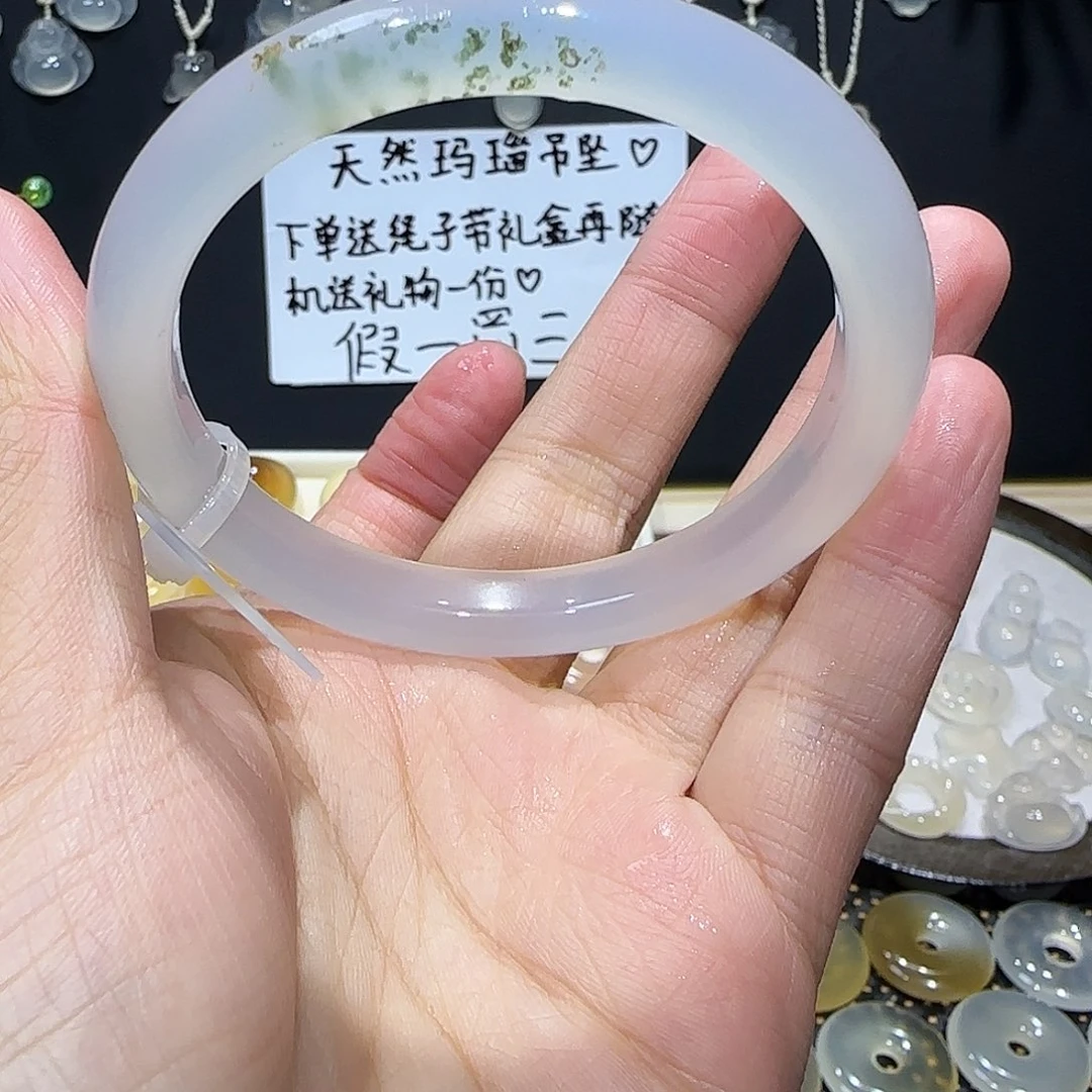 玛瑙/玉髓未镶嵌手镯飘绿花56