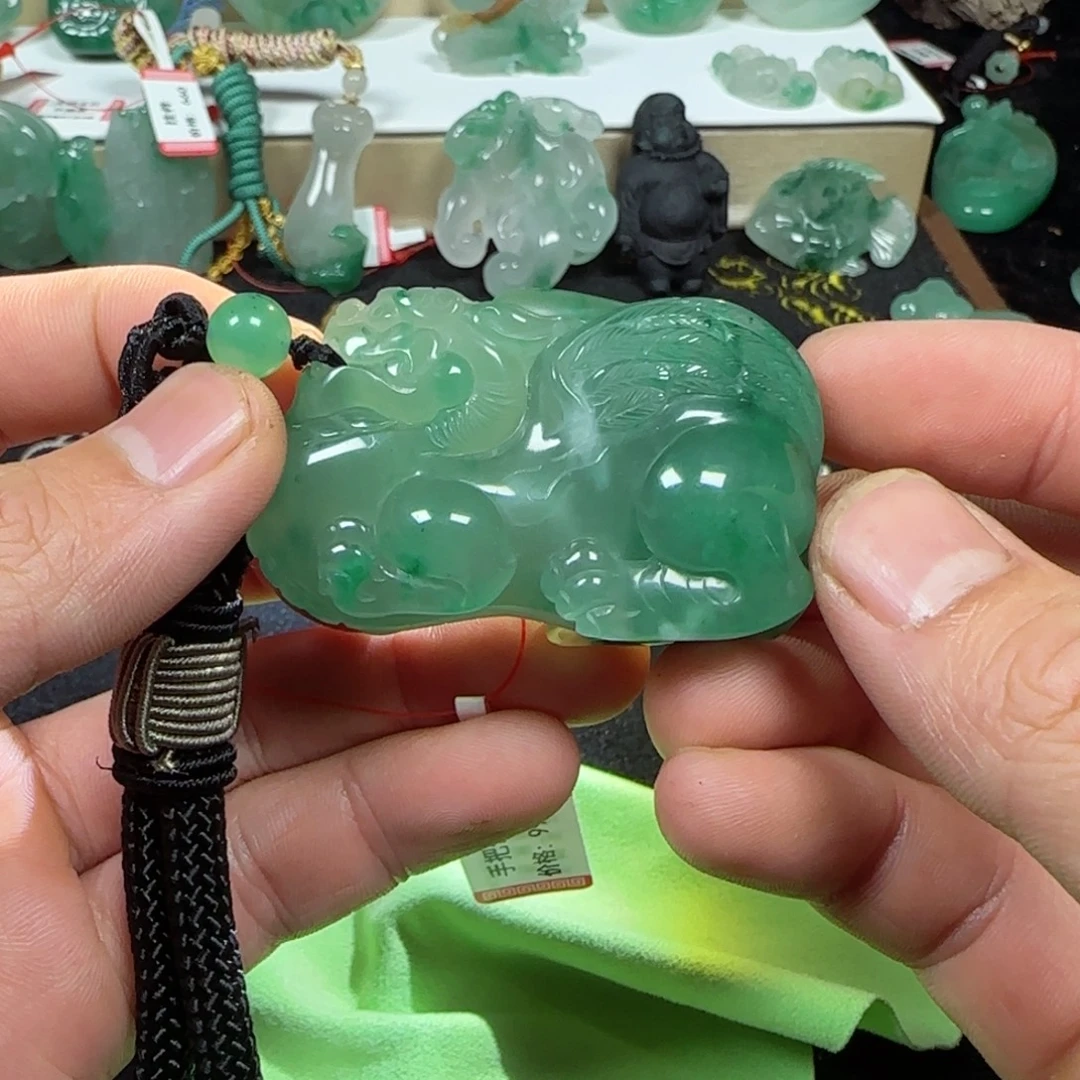 硬***爱颈饰未镶嵌石英质玉（非洲翠）