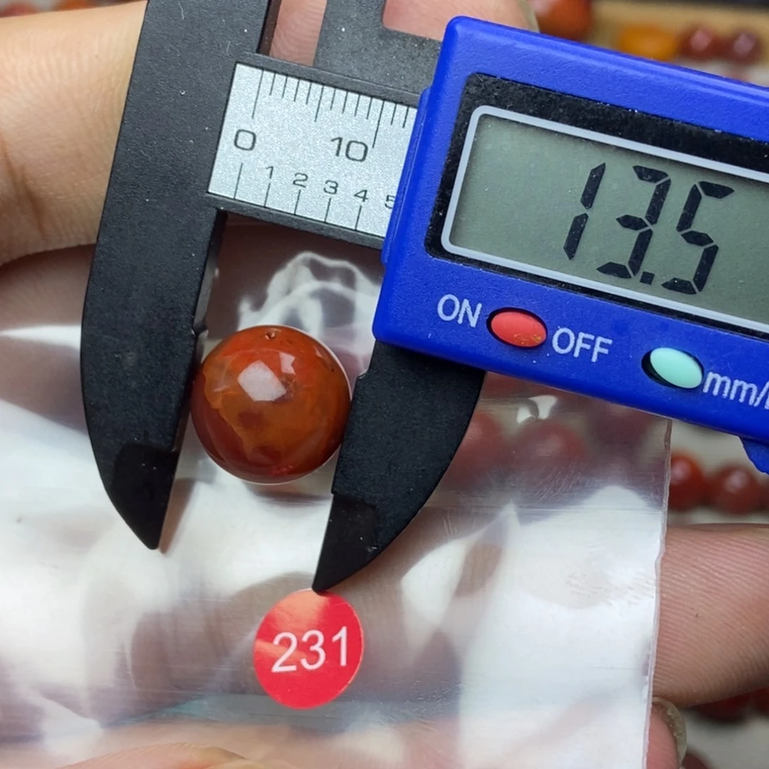 南红玛瑙未镶嵌有瑕疵