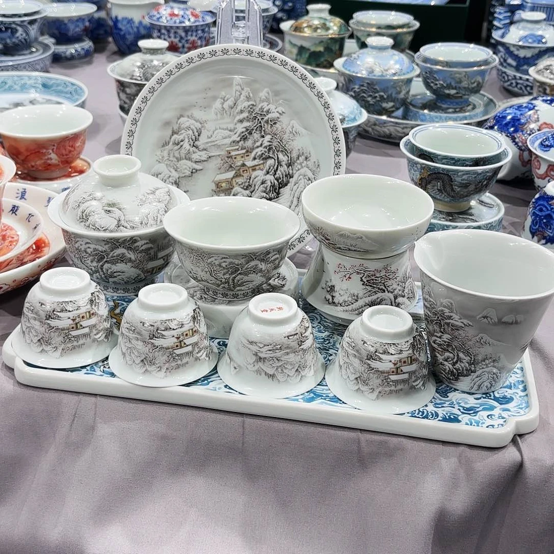 瓷片林**了景德镇瓷器艺术