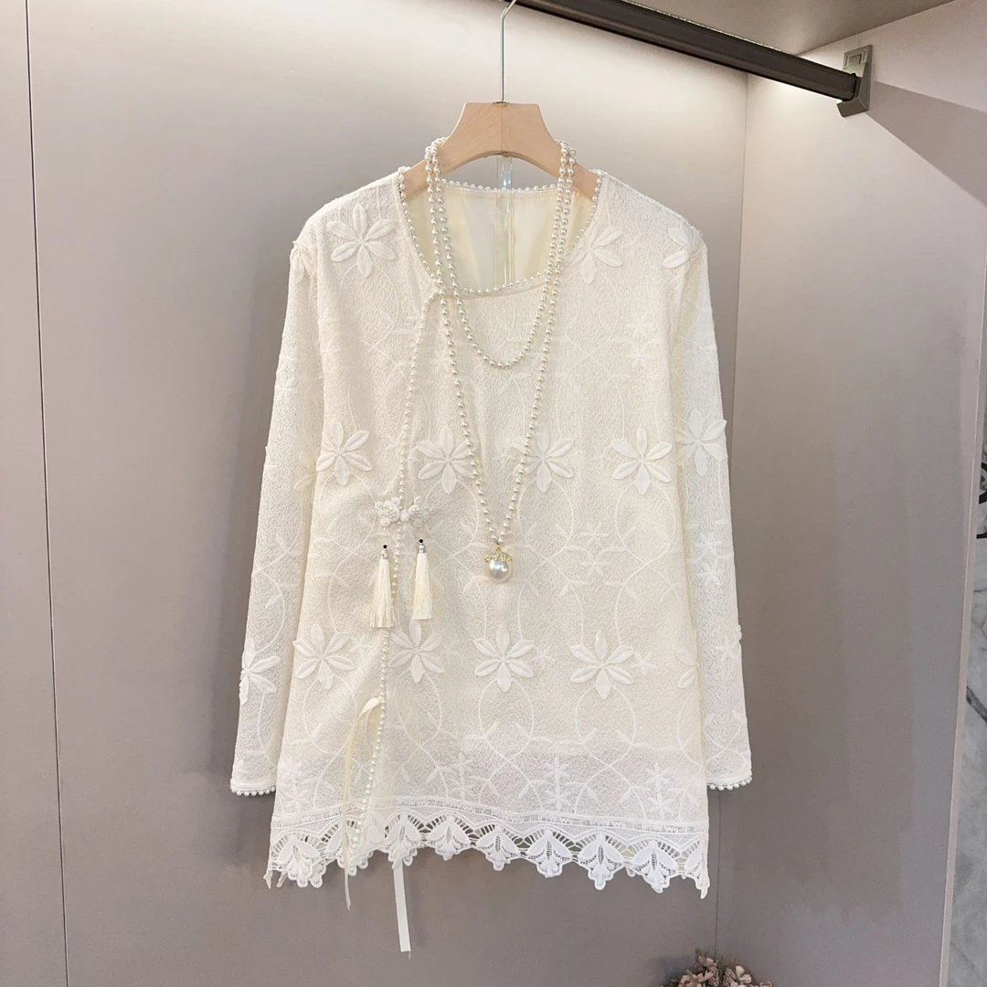 微喇袖口蕾丝立体花朵刺绣工艺韩版大码女装早春款百搭名媛风上衣