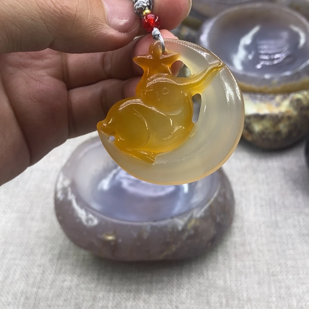 玉玉兔漏空雕刻成品