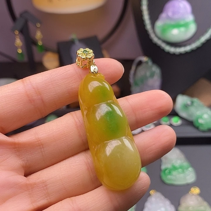 翡翠未镶嵌吊坠(赠链)