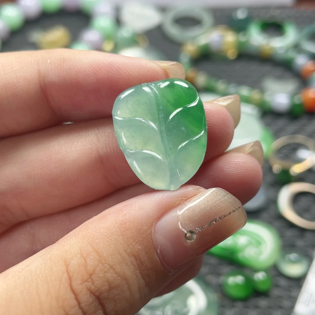 未镶嵌挂件翡翠   翡翠