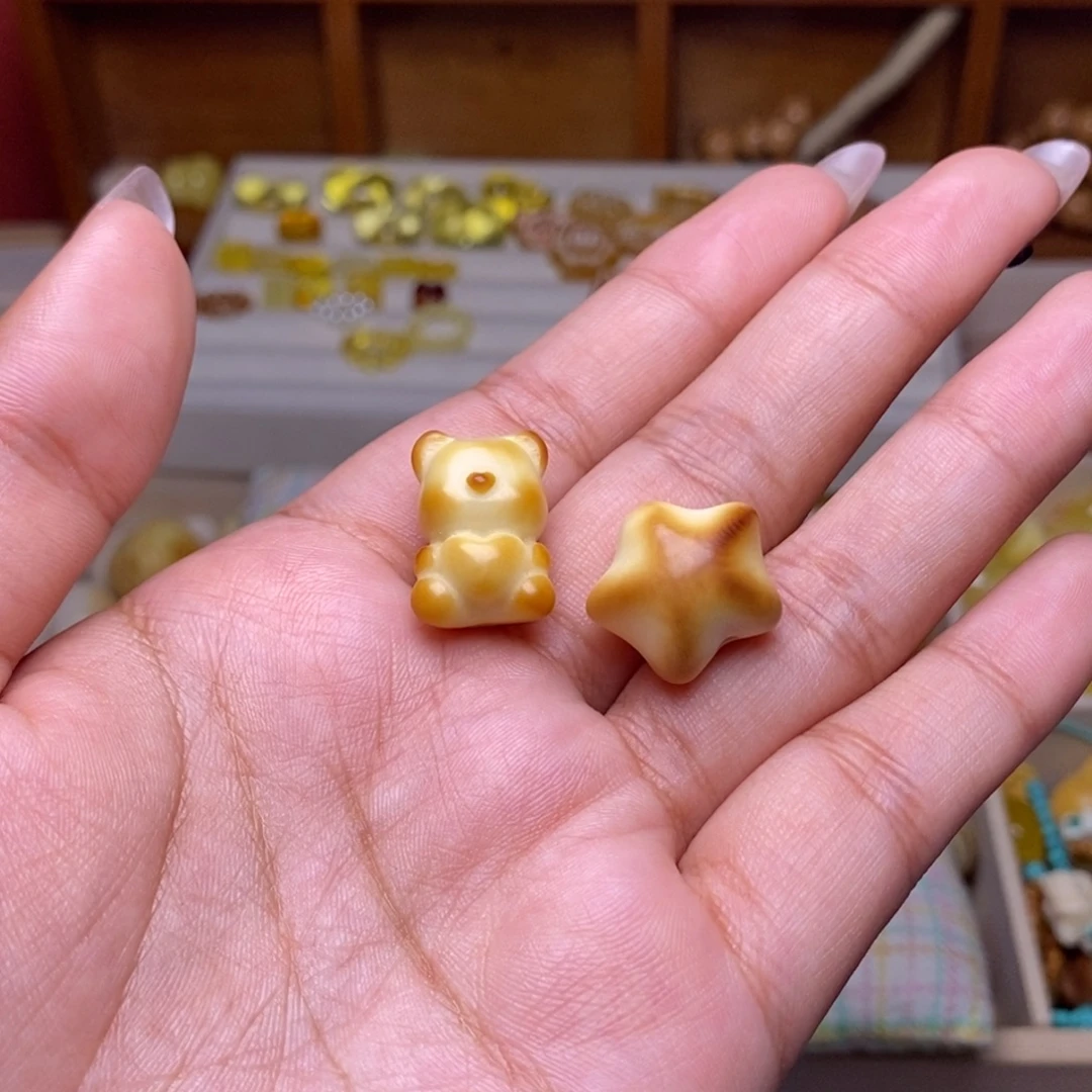 春***生吊坠猴头核桃抱心熊 牙果星星