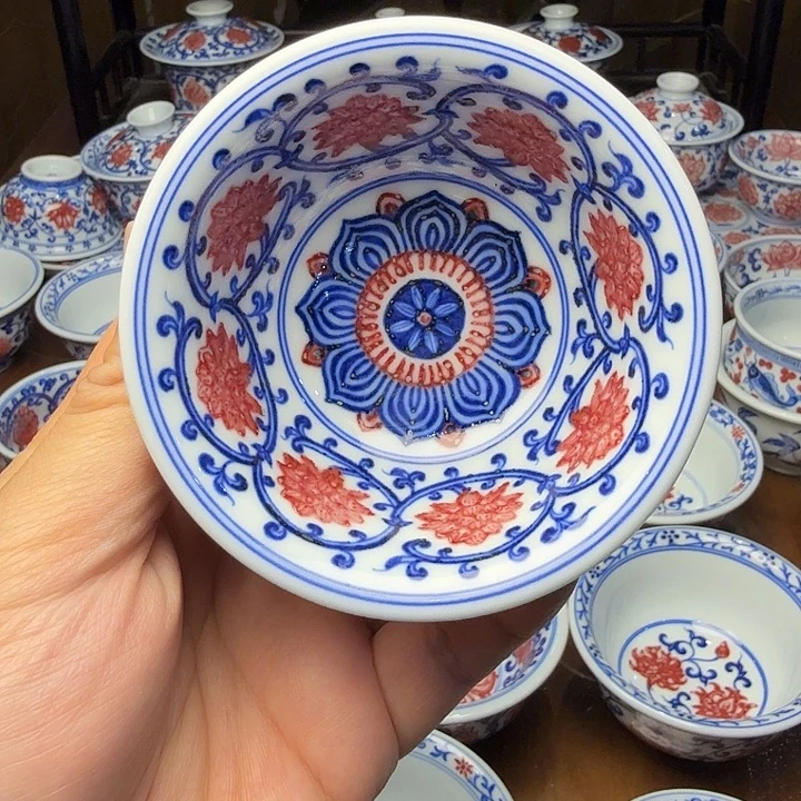 青花釉里红满绘压手杯