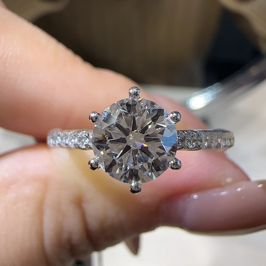 实验室培育钻石铂Pt950镶嵌星光白月光1卡